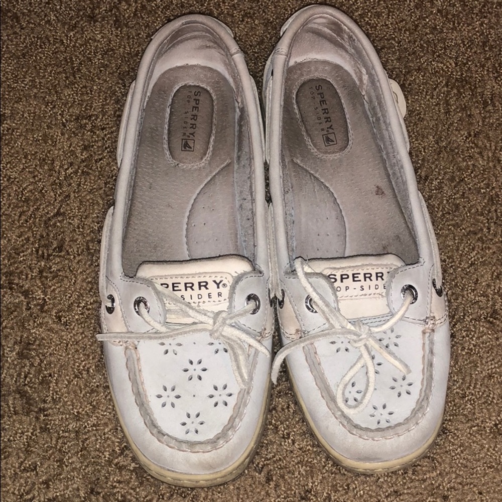 Light blue flower sperrys